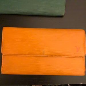 Louis Vuitton epi wallet